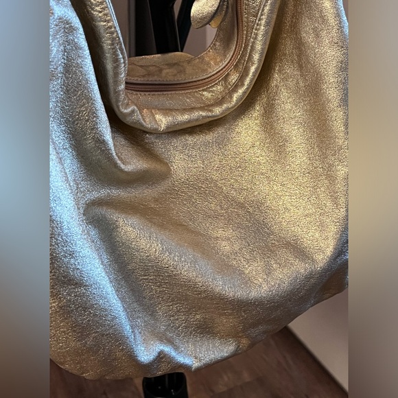 1980’s METALLIC GOLD leather VINTAGE studded bag with 🦁 LION HEAD studs - Picture 12 of 15